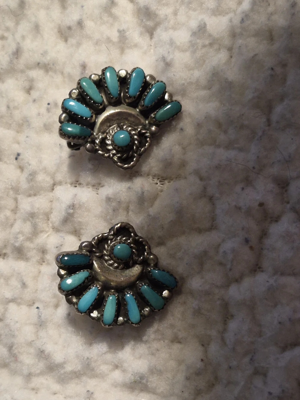Vintage Bill & Lou Laweka Zuni Sterling Turquoise Earrings - Picture 5 of 6